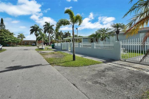 Knollwood Manor, 30605 SW 157th, Leisure City, Florida 33033, image 1