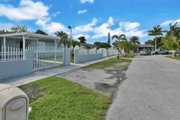 Knollwood Manor, 30605 SW 157th, Leisure City, Florida 33033, image 3
