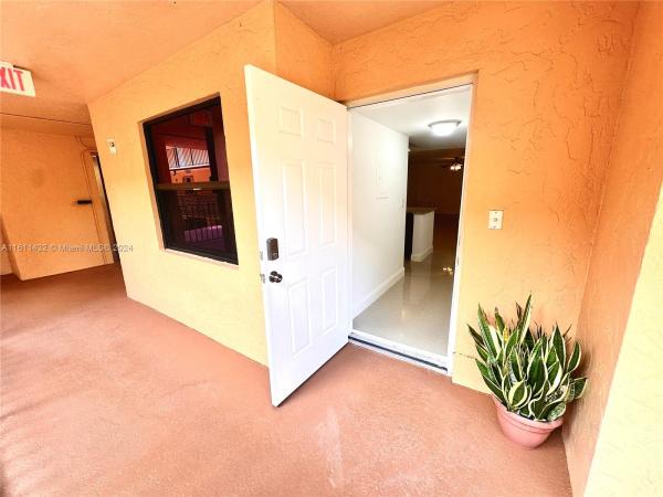 Lago West, 450 Commodore Dr #204, Plantation, Florida 33325, image 2