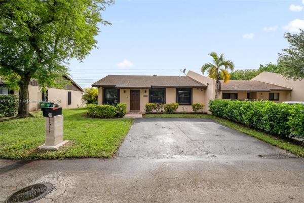 Devon Aire Villas, 11914 SW 125th Pl, The Crossings, Florida 33186, image 1