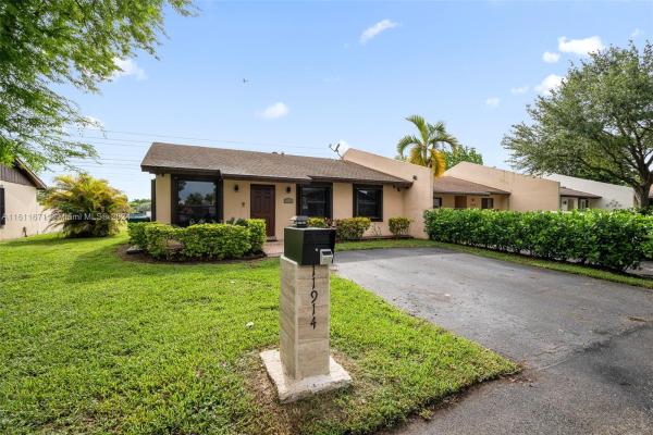 Devon Aire Villas, 11914 SW 125th Pl, The Crossings, Florida 33186, image 3