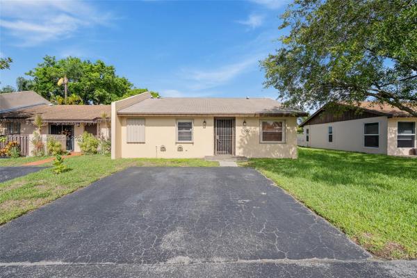 Devon Aire Villas, 11700 SW 125th Ct, The Crossings, Florida 33186, image 3