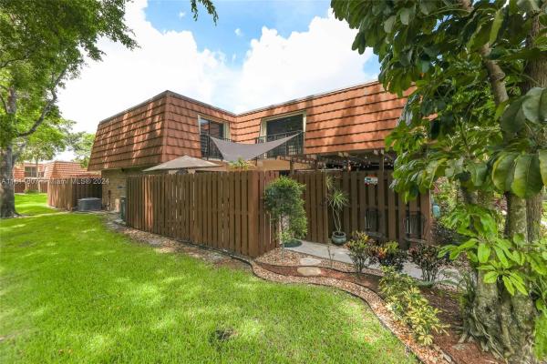 Village At Lake Pine, 830 SW 118th Ter, Davie, Florida 33325, image 3