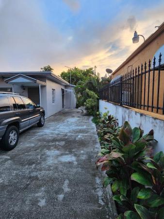 Sunkist Grove, 1680 NW 120th St, North Miami, Florida 33167, image 2