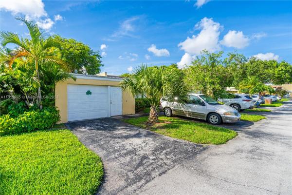 Country Club Of Miami Fairway Villas, 7340 Bay Hill Dr #7340, Hialeah, Florida 33015, image 1