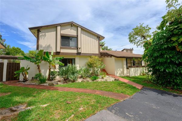 Woodgate North, 6716 SW 127th Pl #6716, Kendale Lakes, Florida 33183, image 1