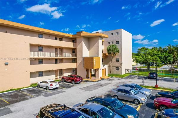 Pineside, 8887 Fontainebleau Blvd #205, Fountainebleau, Florida 33172, image 1