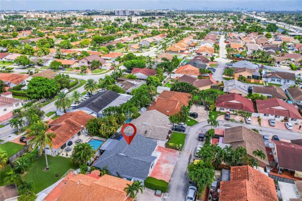 Les Chalets, 731 SW 98th Place Cir, Fountainebleau, Florida 33174, image 3