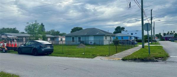 Para Villa Heights, 2102 NW 69th Ter, Gladeview, Florida 33147, image 2