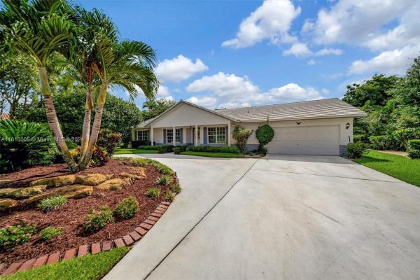 Eldorado Estates In Plantation, 530 El Dorado Pkwy, Plantation, Florida 33317, image 2