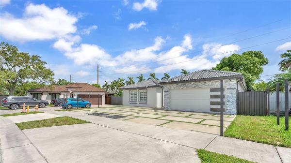 Laguna Ponds, 14381 SW 160th Ter, Richmond West, Florida 33177, image 3
