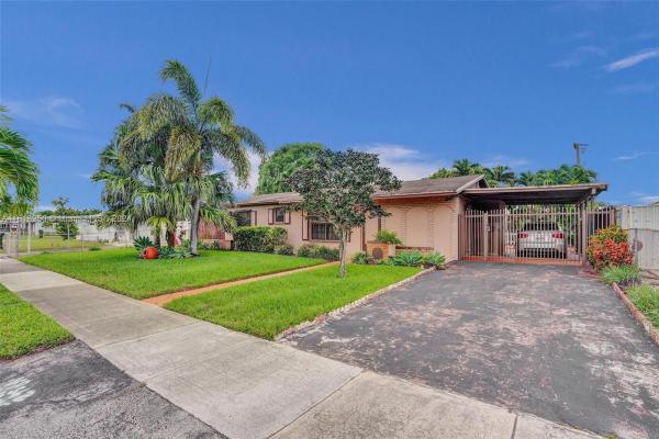 Carol City Gardens, 4460 NW 203rd Ter, Miami Gardens, Florida 33055, image 3
