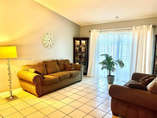 Country Lake Manors, 19645 NW 62nd Ct, Hialeah, Florida 33015, image 3