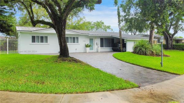 Heftler Homes Sunset Park, 9730 SW 76th St, Sunset, Florida 33173, image 1
