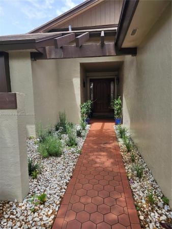 Patio Homes At Lakes Of The Meadow, 4323 SW 148th Pl, Kendall West, Florida 33185, image 2