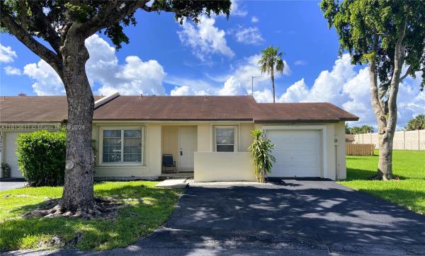 Woodstock Villas, 10969 SW 117th Pl #10969, Kendall, Florida 33186, image 1