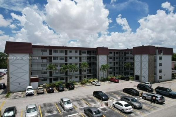 Kings Cove, 1325 W 68th St #211, Hialeah, Florida 33014, image 1