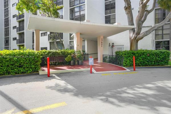 Plaza Of The Americas, 17021 N Bay Rd #307, Sunny Isles Beach, Florida 33160, image 3
