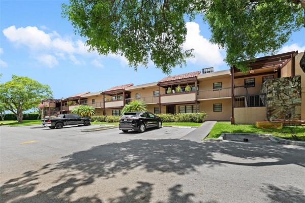 Fairview Of California Club, 20811 San Simeon Way #204, Ives Estates, Florida 33179, image 1
