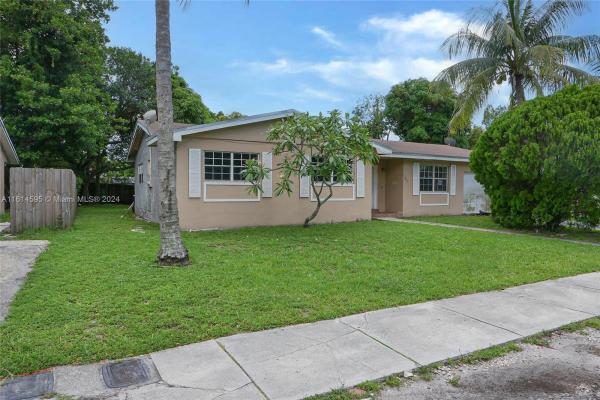 Gia Manor, 160 NE 174th St, North Miami Beach, Florida 33162, image 1