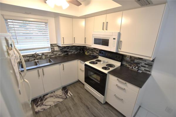 Dudley At Cresthaven Villas, 2699 Dudley Dr E #F, West Palm Beach, Florida 33415, image 2