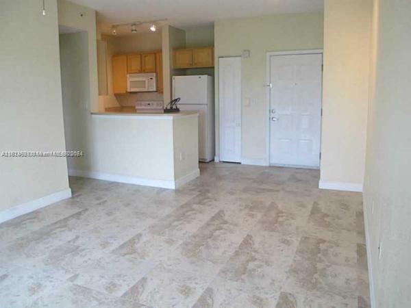 Valencia, 6001 SW 70th St #555, South Miami, Florida 33143, image 2