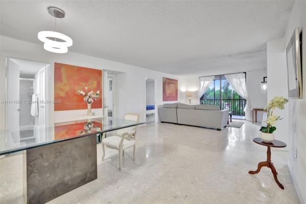 Chantilly, 900 NE 195th St #217, Ives Estates, Florida 33179, image 1