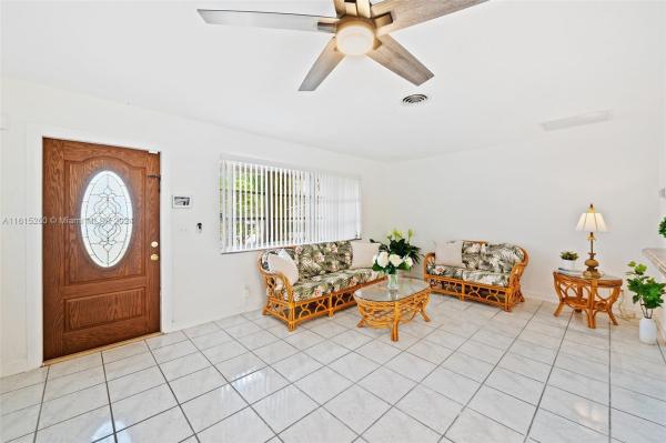 Stirling Lake, 5741 SW 55th St, Davie, Florida 33314, image 2