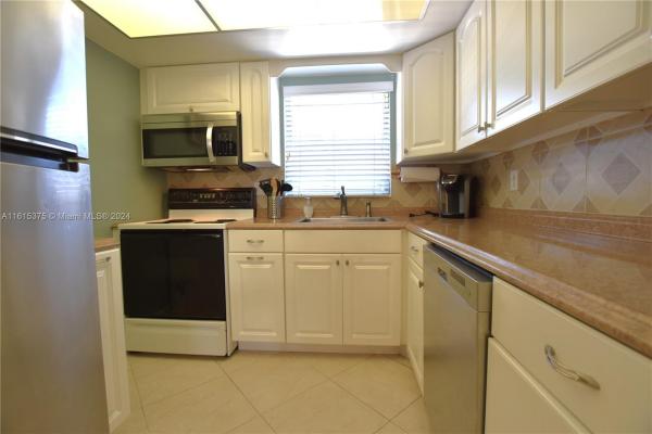Crosley At Cresthaven Villas, 2882 Crosley Dr W #B, West Palm Beach, Florida 33415, image 3