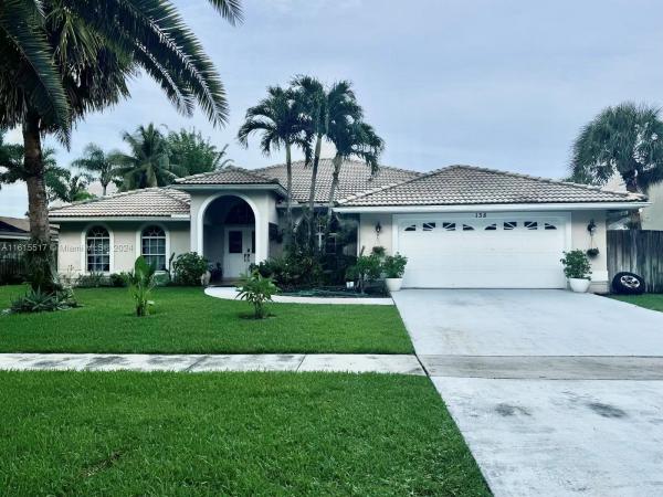 Crestwood, 138 N Park Rd N, Royal Palm Beach, Florida 33411, image 1