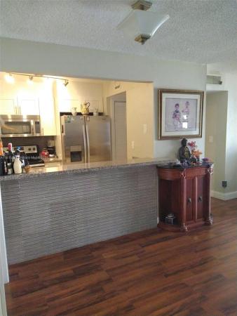 Pineside, 8893 Fontainebleau Blvd #404, Fountainebleau, Florida 33172, image 2