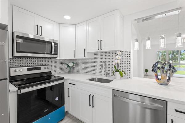 Village Royale Greenbriar, 2515 NE 1st Ct #205, Boynton Beach, Florida 33435, image 1