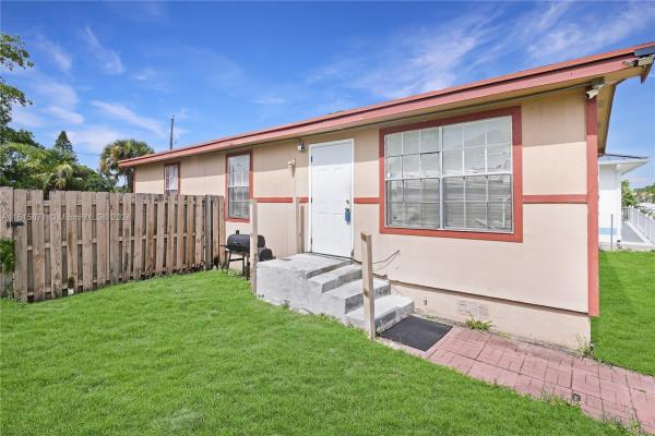 Acrehome Park, 1448 W 32nd St, Riviera Beach, Florida 33404, image 1