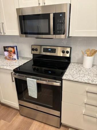 Green Oaks, 1441/1443 NE 134th Rd, North Miami, Florida 33161, image 3