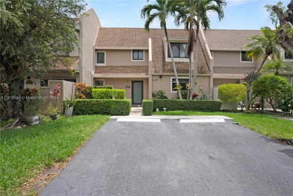 Briar Bay Townhouse Estates, 9206 SW 136th St Cir, Kendall, Florida 33176, image 3
