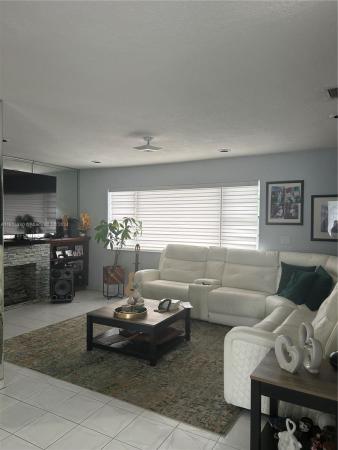 Sierra, 19831 NW Miami Ct, Miami Gardens, Florida 33169, image 2