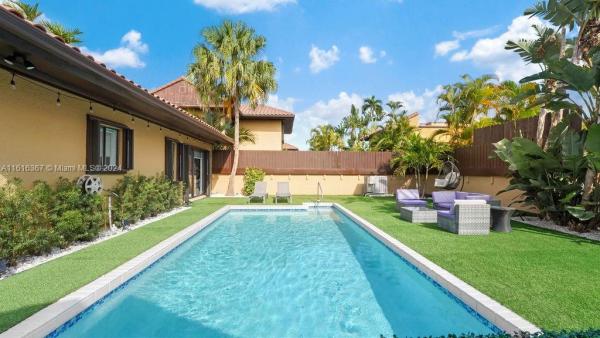 California Club Homes, 1040 NE 204th Ter, Ives Estates, Florida 33179, image 3
