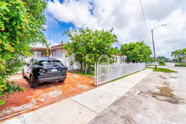 Durham Terrace, 450 NW 40th Ct, Miami, Florida 33126, image 3