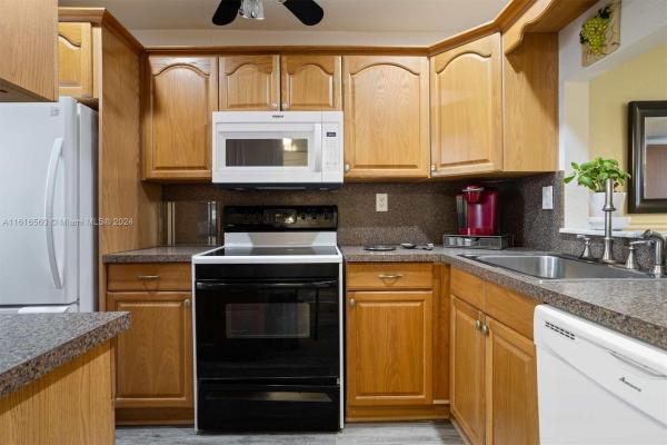 Samari Lake East, 10090 NW 80th Ct #1517, Hialeah Gardens, Florida 33016, image 2