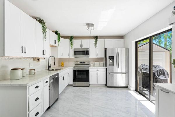 Village At Woodland Lake, 5470 NW 61st Pl #5470, Tamarac, Florida 33319, image 1
