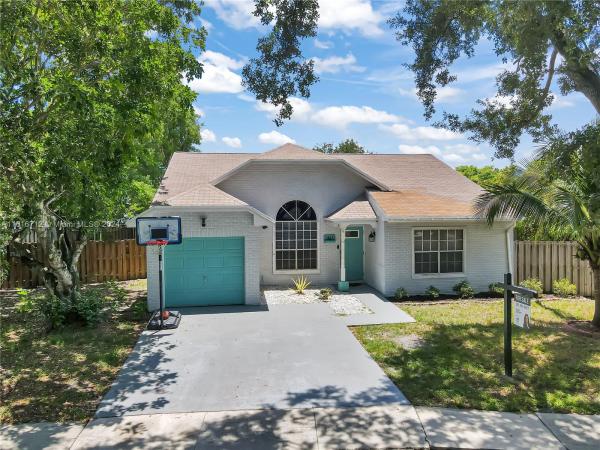 Cinnamon Place At Honeywoods, 1471 SW 86th Ave, Pembroke Pines, Florida 33025, image 1