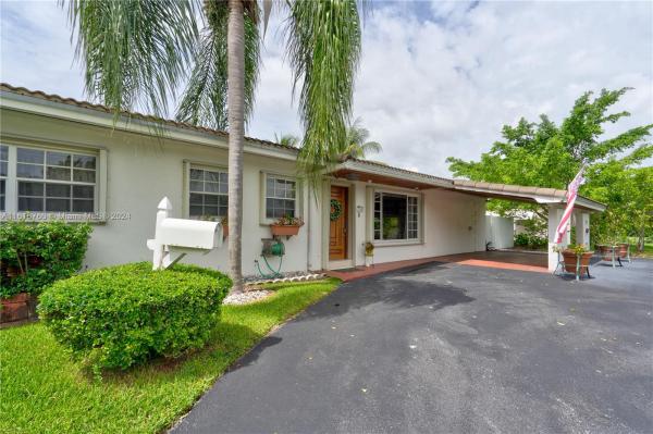 Heftler Homes, 10300 SW 55th St, Kendall, Florida 33165, image 2