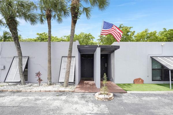Windmill Gate, 16411 Fox Den Ct, Miami Lakes, Florida 33014, image 1