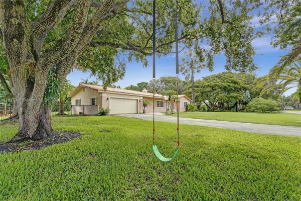Hiatus Isles, 10925 SW 40th Ct, Davie, Florida 33328, image 1