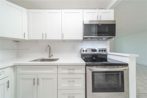 Summit Chase, 8501 NW 8th St #110, Fountainebleau, Florida 33126, image 2
