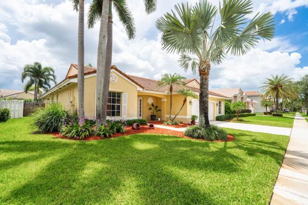 Estancia, 333 SW 187th Ter, Pembroke Pines, Florida 33029, image 2