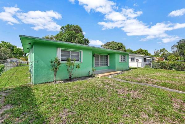 Mansionette Homes, 1030 NW 129th St, North Miami, Florida 33168, image 3