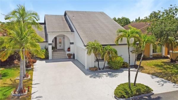 Lakes Of The Meadow, 5033 SW 151st Pl, Kendall West, Florida 33185, image 2