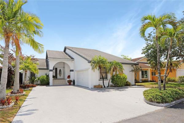 Lakes Of The Meadow, 5033 SW 151st Pl, Kendall West, Florida 33185, image 3