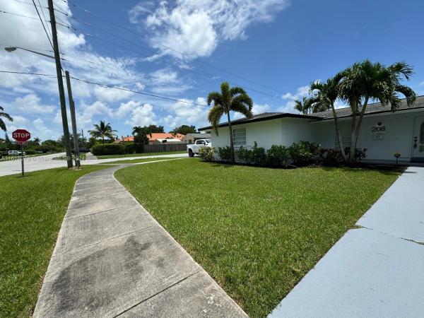 Pine Manor, 208 NW 19th St, Homestead, Florida 33030, image 2